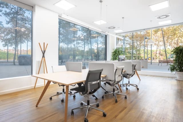 Office for rent in El Poblenou, Barcelona city - € 219 (Ref: 9421317)