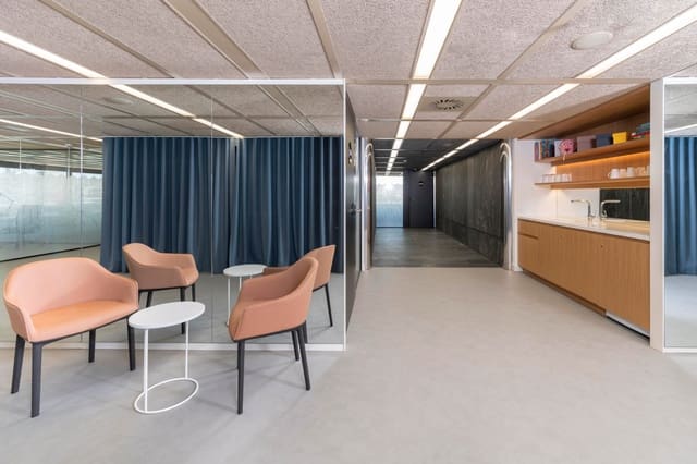 Kontor til leje i Cuatro Caminos, Madrid by - € 189 (Ref: 9421387)