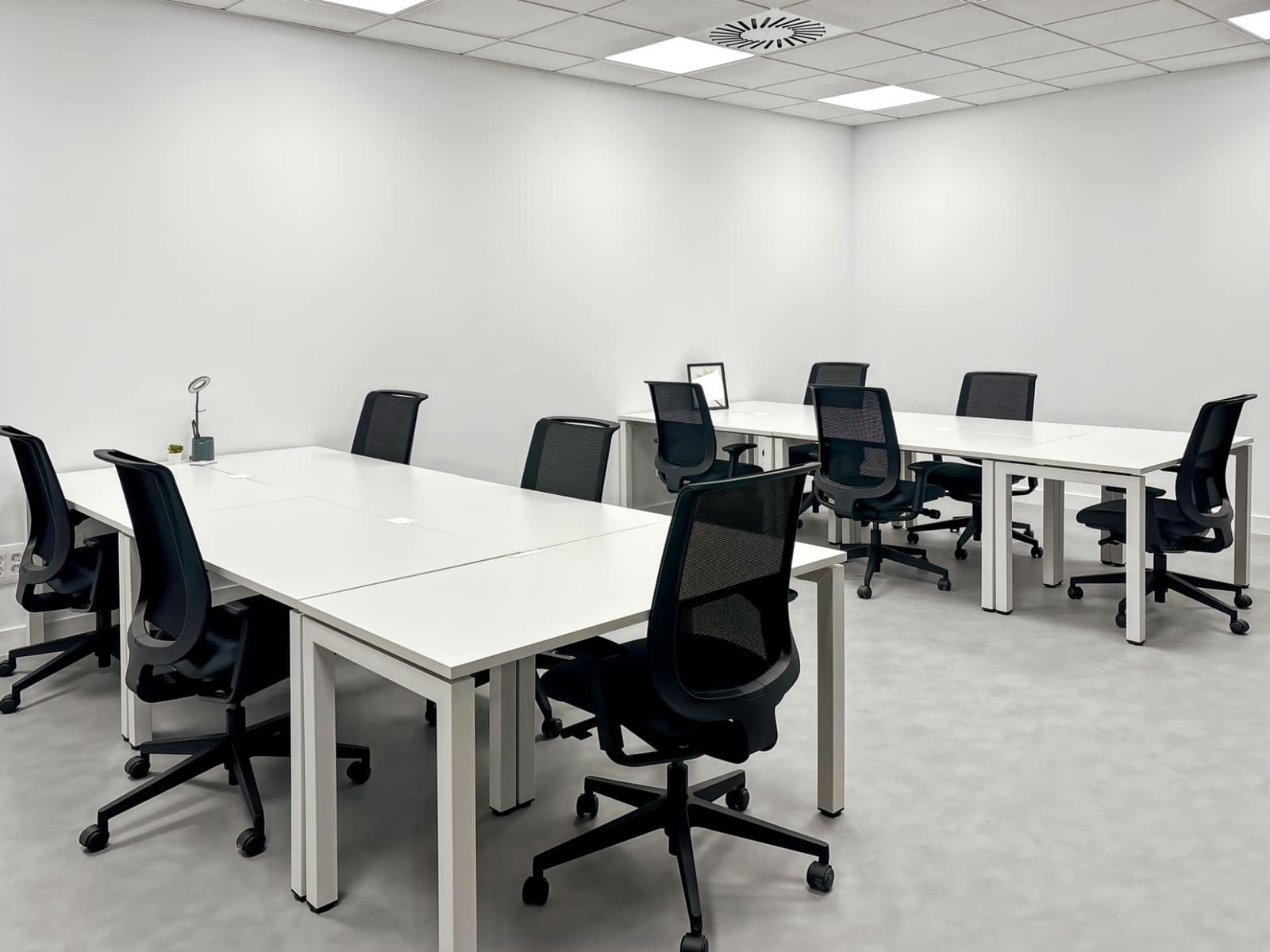 Office for rent in Camas - € 499 (Ref: 9421391)