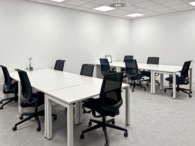 Office for rent in Camas - € 499 (Ref: 9421391)