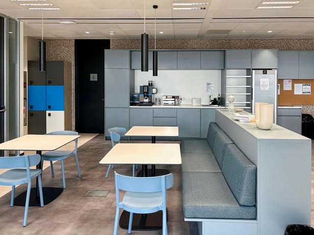 Office for rent in Aeropuerto, Madrid city - € 109 (Ref: 9421425)