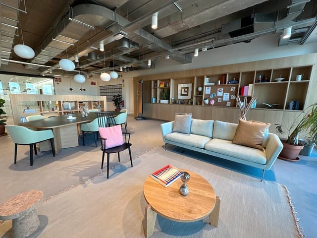 Ufficio da affittare in Valdefuentes, Madrid città - 189 € (Rif: 9421485)