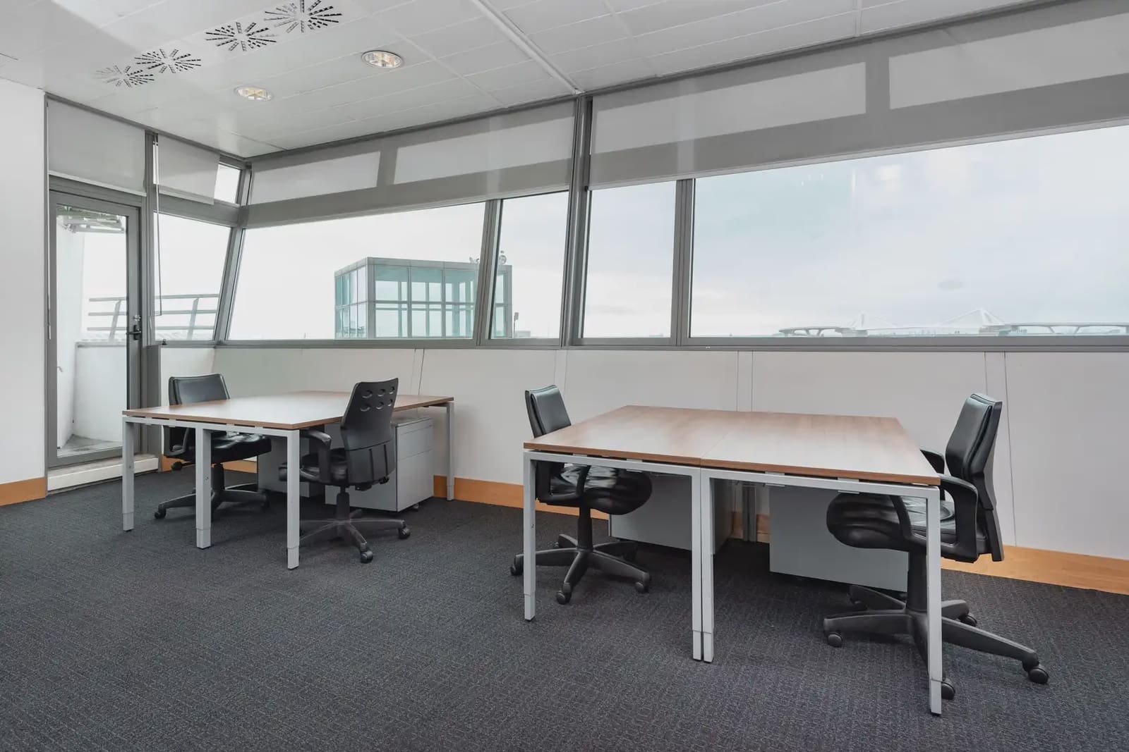 Oficina en Barcelona ciudad en alquiler con garaje - 529 € (Ref: 9809478)