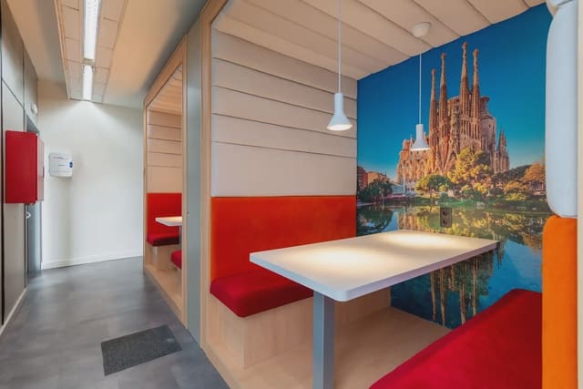 Toimisto vuokrattavana paikassa Les Corts, Barcelona kaupunki mukana 
autotalli - 653 € (Ref: 9809487)