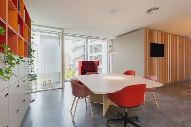 Toimisto vuokrattavana paikassa Les Corts, Barcelona kaupunki mukana 
autotalli - 653 € (Ref: 9809487)