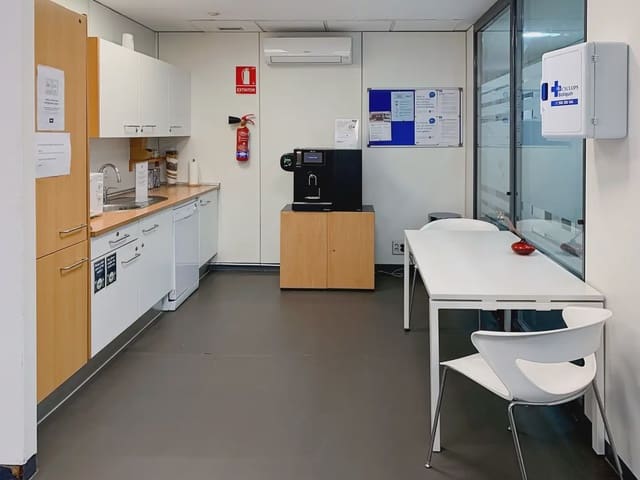 Oficina en Ricardo Soriano, Marbella en alquiler con garaje - 689 € (Ref: 9809496)