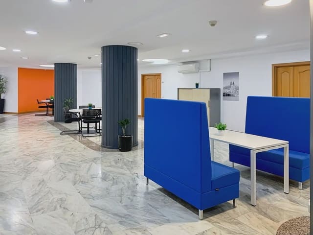 Toimisto vuokrattavana paikassa Ricardo Soriano, Marbella mukana 
autotalli - 469 € (Ref: 9809500)