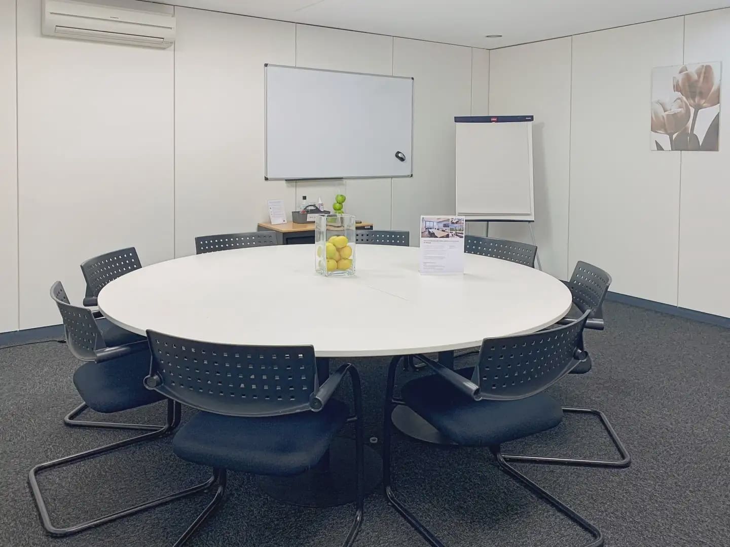 Toimisto vuokrattavana paikassa Marbella mukana 
autotalli - 469 € (Ref: 9809500)