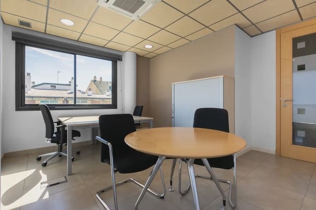 Office for rent in Centro, Málaga city with garage - € 189 (Ref: 9809521)