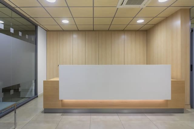 Office for rent in Centro, Málaga city with garage - € 189 (Ref: 9809521)