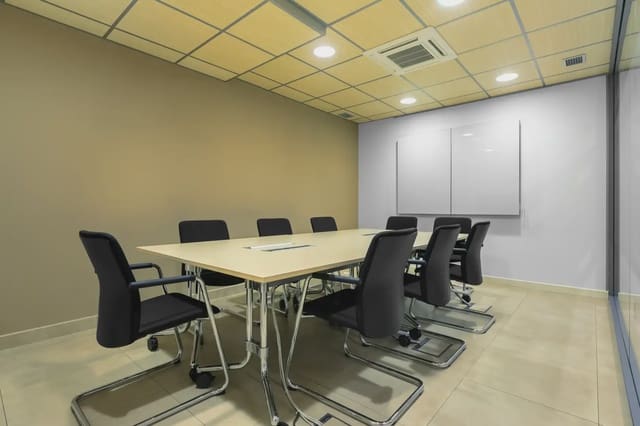 Office for rent in Centro, Málaga city with garage - € 189 (Ref: 9809521)