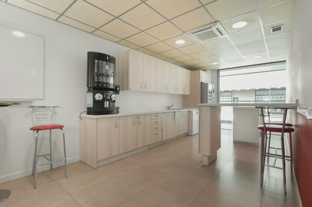 Office for rent in Centro, Málaga city with garage - € 189 (Ref: 9809521)