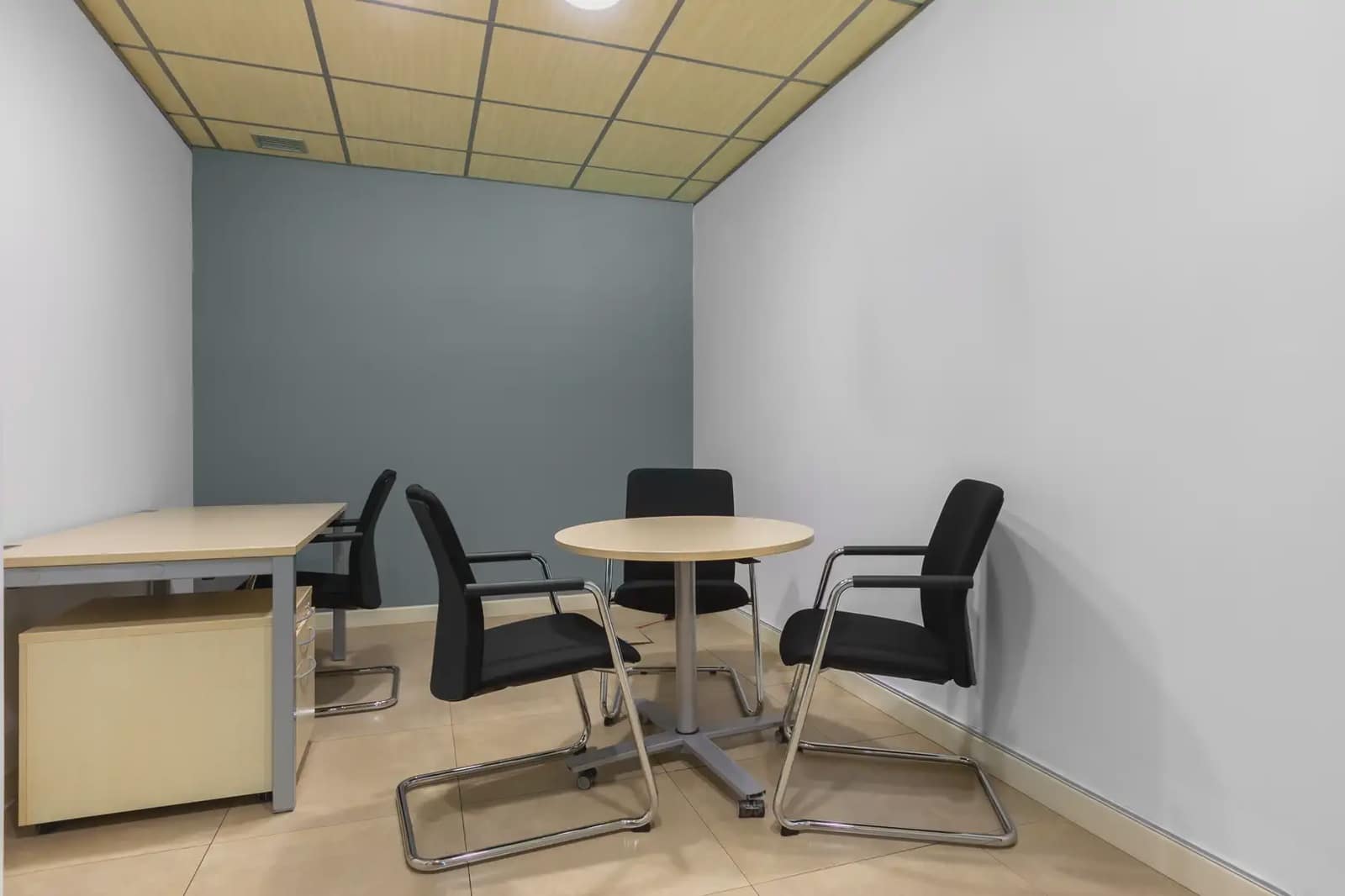 Oficina en Málaga ciudad en alquiler con garaje - 1.158 € (Ref: 9809529)