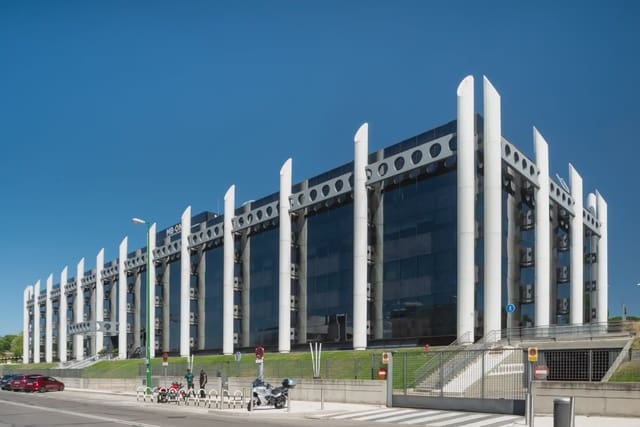 Oficina en La Moraleja, Alcobendas en alquiler con garaje - 109 € (Ref: 9809530)