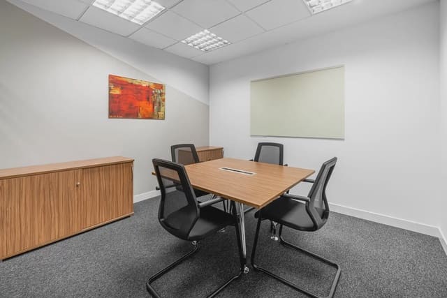Toimisto vuokrattavana paikassa La Moraleja, Alcobendas mukana 
autotalli - 189 € (Ref: 9809531)