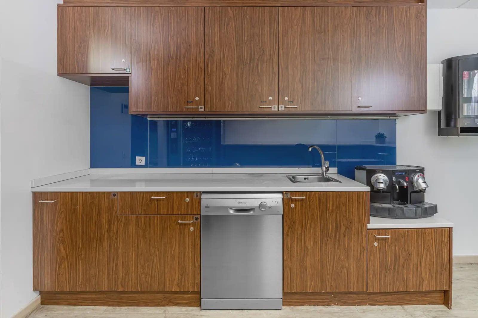 Kantoor te huur in La Moraleja met garage - € 369 (Ref: 9809535)