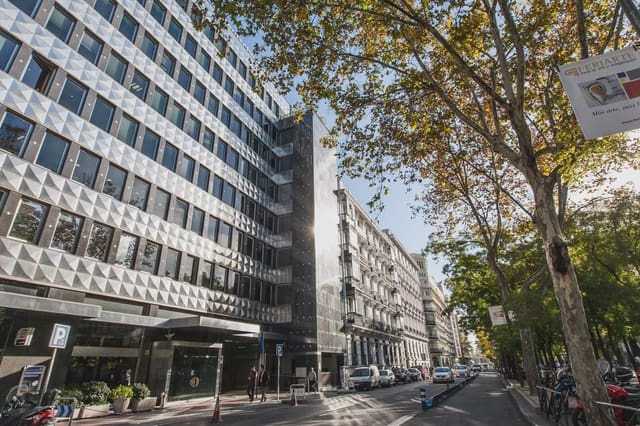 Office for rent in Recoletos, Madrid city with garage - € 109 (Ref: 9809562)