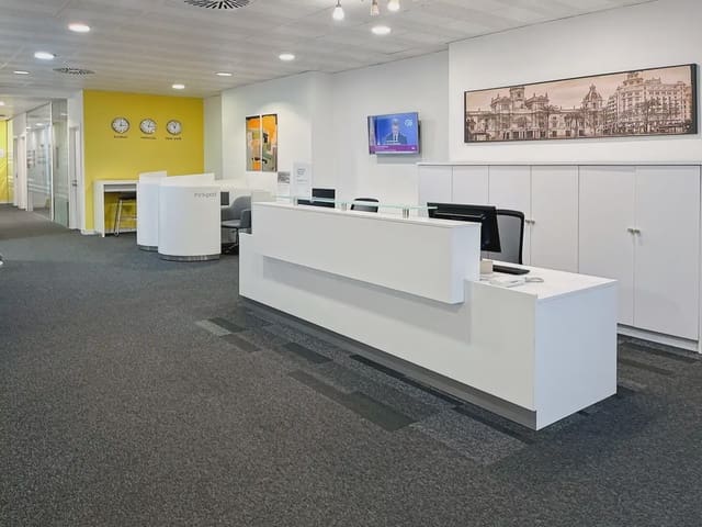 Oficina en Sant Francesc, València ciudad en alquiler con garaje - 899 € (Ref: 9809563)