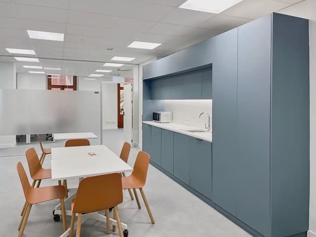 Oficina en Sant Francesc, València ciudad en alquiler con garaje - 899 € (Ref: 9809563)
