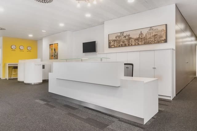 Oficina en Sant Francesc, València ciudad en alquiler con garaje - 399 € (Ref: 9809580)