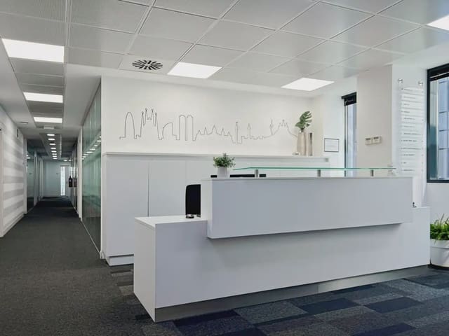 Kantoor te huur in La Dreta de L'Eixample, Barcelona stad met garage - € 189 (Ref: 9809586)