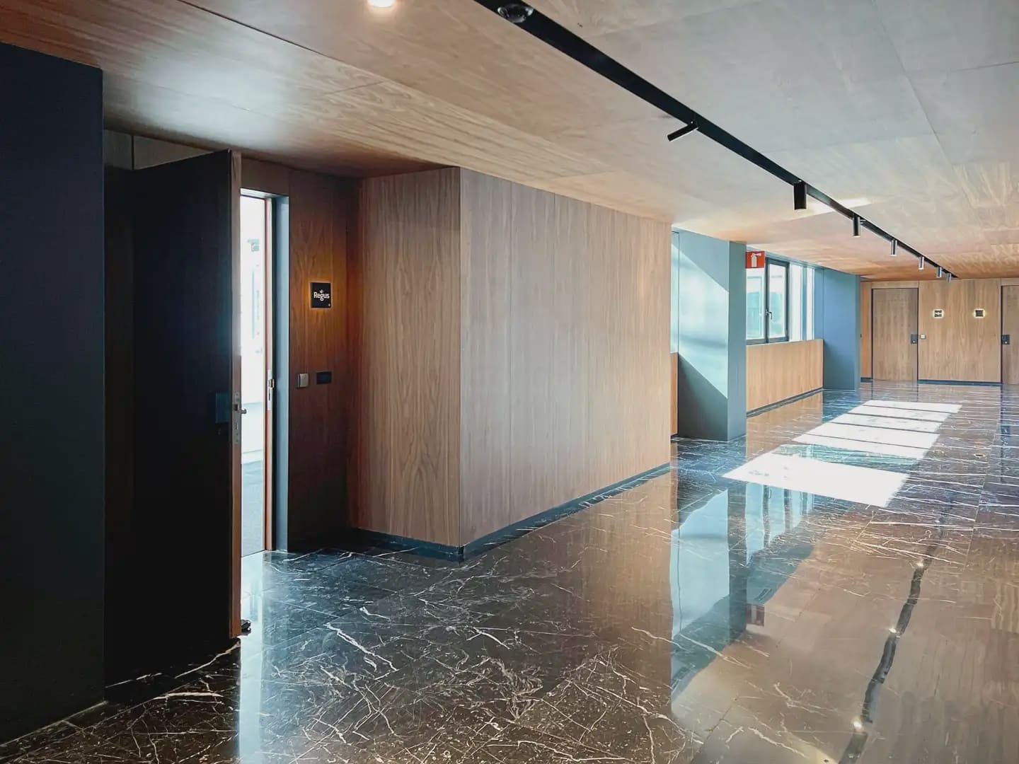 Kantoor te huur in Barcelona stad met garage - € 979 (Ref: 9809587)