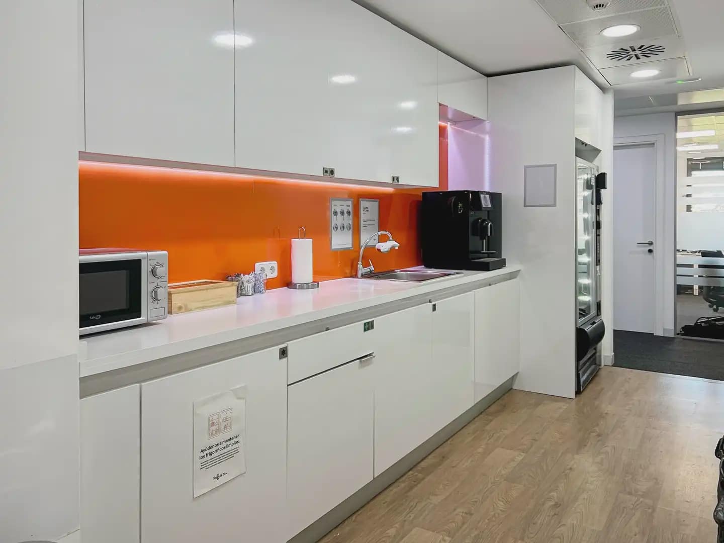 Biuro do wynajęcia w Miasto Barcelona z garażem - 1 489 € (Ref: 9809593)