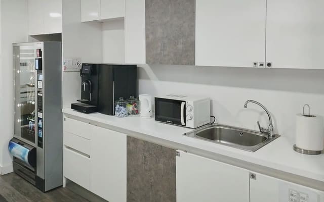 Office for rent in Cuatro Caminos, Madrid city with garage - € 479 (Ref: 9809626)