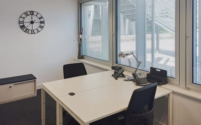Office for rent in Cuatro Caminos, Madrid city with garage - € 479 (Ref: 9809626)