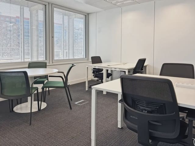 Office for rent in Cuatro Caminos, Madrid city with garage - € 479 (Ref: 9809626)