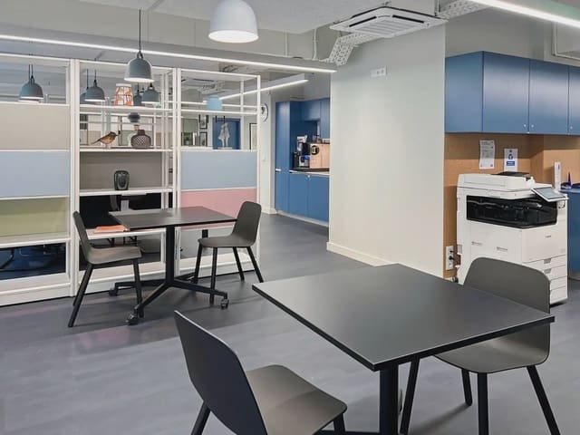 Office for rent in Cuatro Caminos, Madrid city with garage - € 689 (Ref: 9809627)