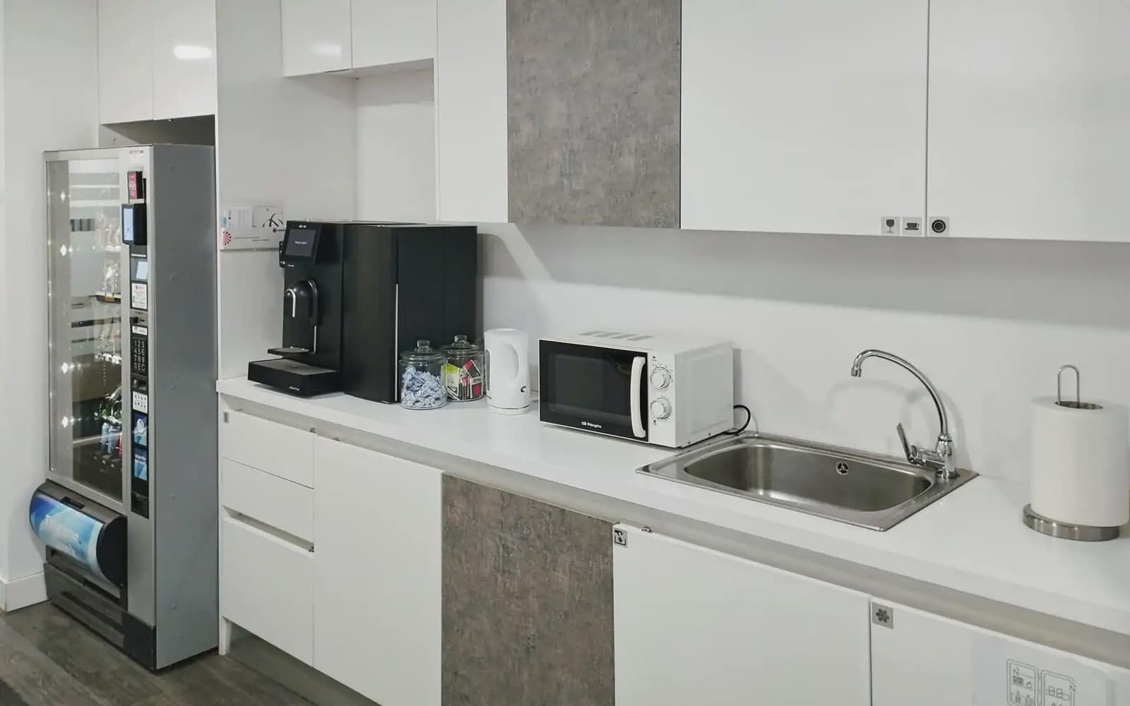 Biuro do wynajęcia w Miasto Madryt z garażem - 689 € (Ref: 9809627)