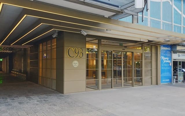 Office for rent in Cuatro Caminos, Madrid city with garage - € 689 (Ref: 9809627)