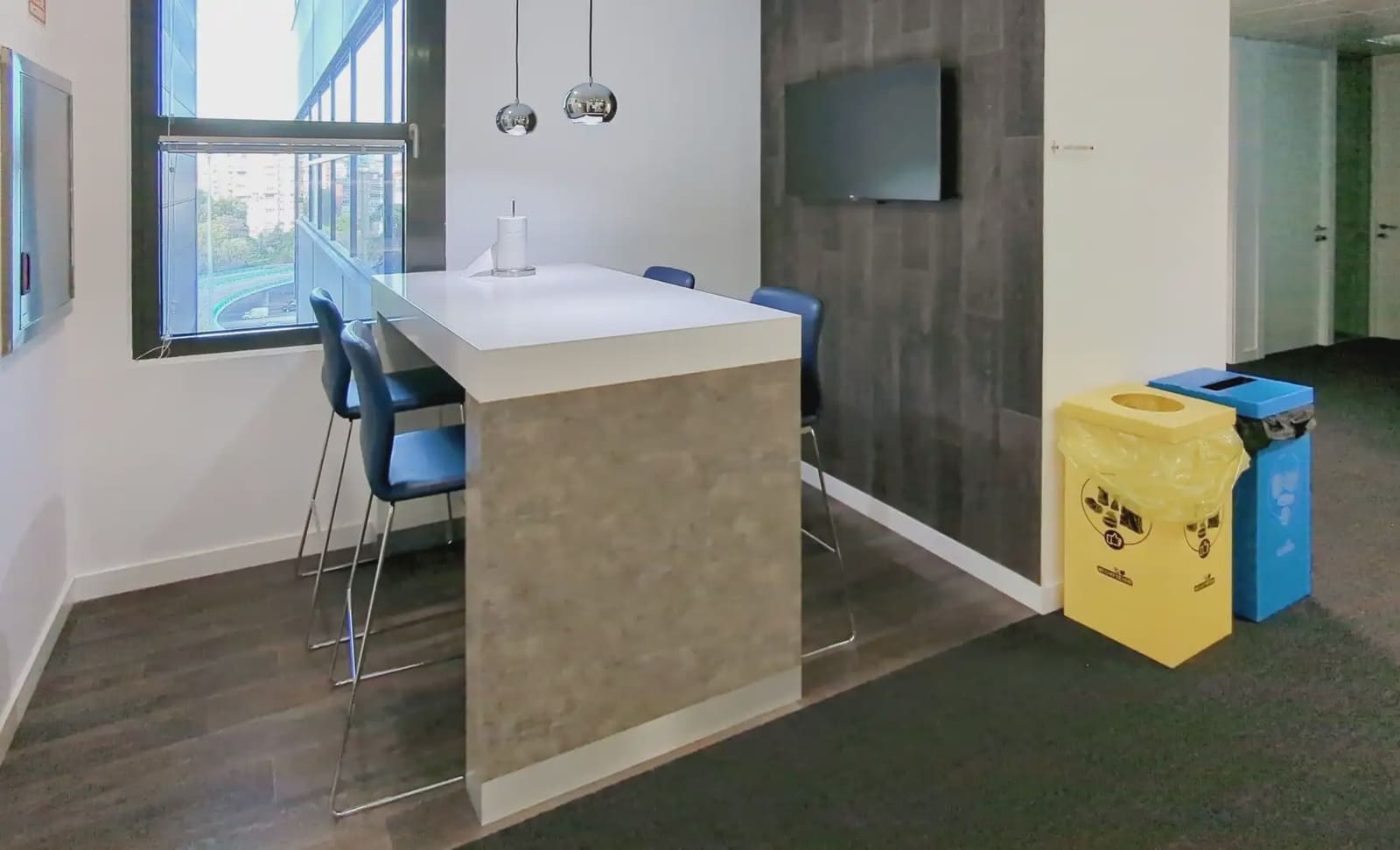 Office for rent in Madrid city with garage - € 1,168 (Ref: 9809634)