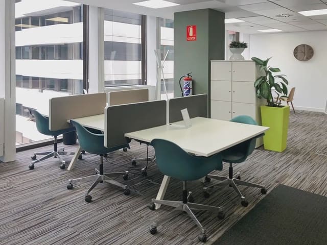 Office for rent in Castillejos, Madrid city with garage - € 549 (Ref: 9809638)
