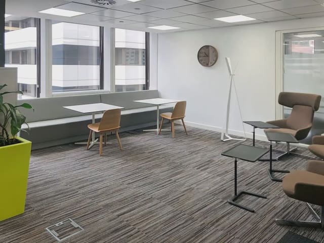 Oficina en Castillejos, Madrid ciudad en alquiler con garaje - 109 € (Ref: 9809644)