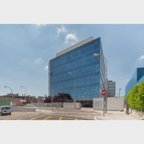 Office for rent in Valdefuentes, Madrid city with garage - € 109 (Ref: 9809653)