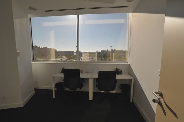 Toimisto vuokrattavana paikassa Valdefuentes, Madrid kaupunki mukana 
autotalli - 375 € (Ref: 9809682)