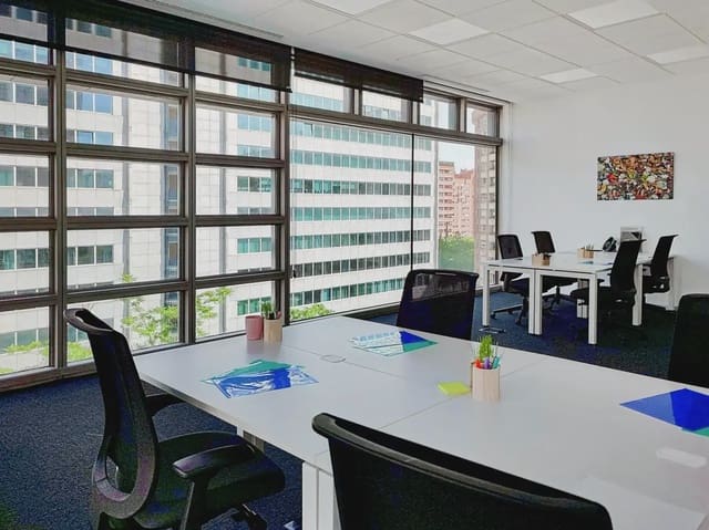 Oficina en Zaragoza ciudad en alquiler con garaje - 181 € (Ref: 9809685)