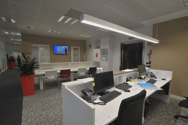Office for rent in Valdefuentes, Madrid city with garage - € 1,059 (Ref: 9809688)