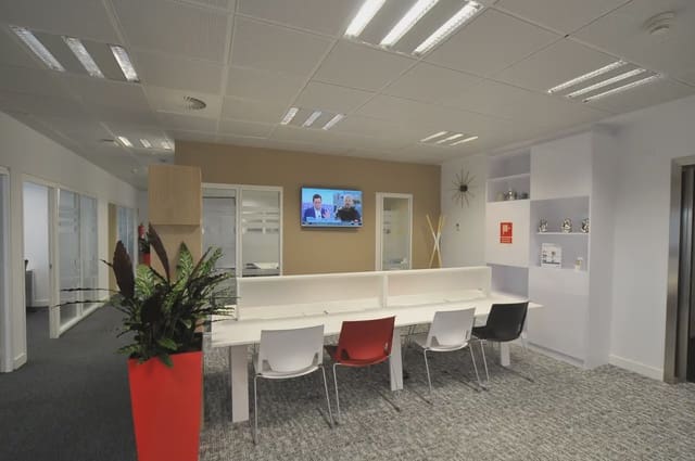 Office for rent in Valdefuentes, Madrid city with garage - € 1,059 (Ref: 9809688)