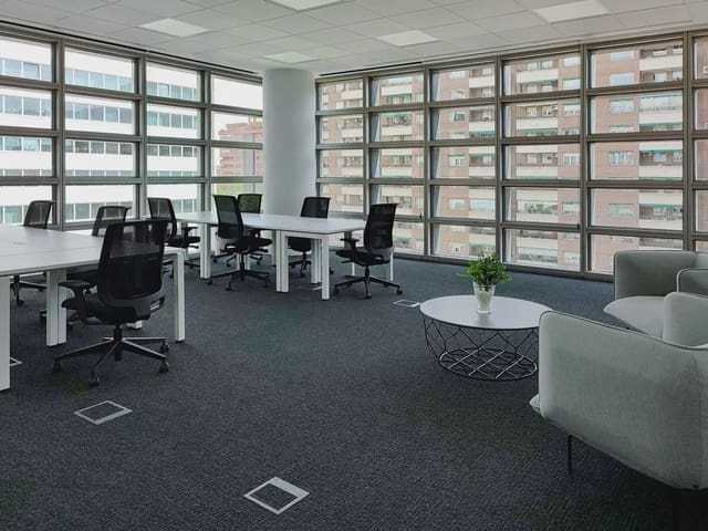 Oficina en Zaragoza ciudad en alquiler con garaje - 139 € (Ref: 9809691)