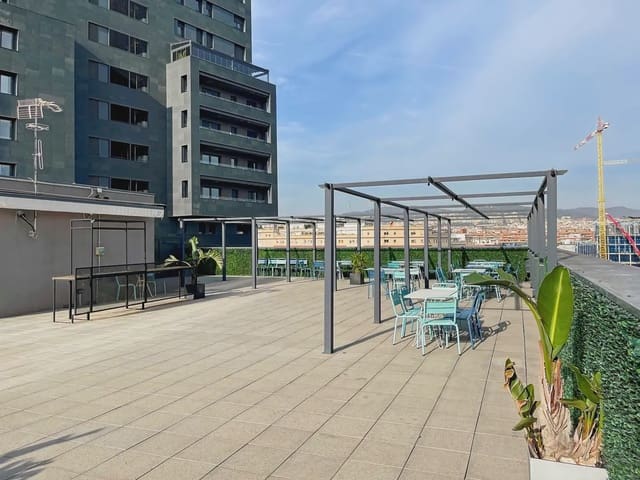 Oficina en El Poblenou, Barcelona ciudad en alquiler con garaje - 109 € (Ref: 9809698)