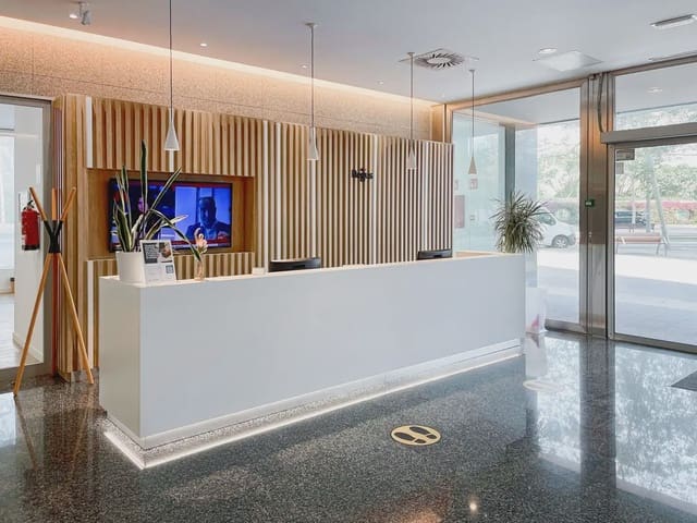 Büro zu vermieten in El Poblenou, Barcelona Stadt mit Garage - 1.158 € (Ref: 9809701)