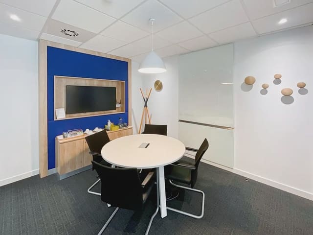 Oficina en El Poblenou, Barcelona ciudad en alquiler con garaje - 549 € (Ref: 9809706)