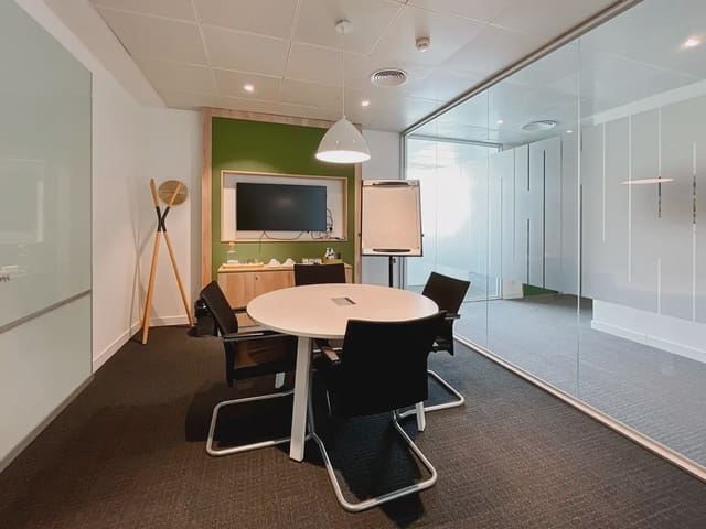 Kantoor te huur in Les Tres Torres, Barcelona stad met garage - € 109 (Ref: 9809726)