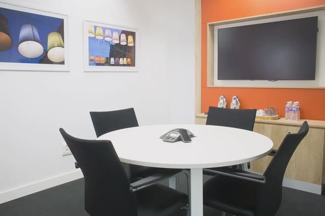 Oficina en Mestalla, València ciudad en alquiler con garaje - 189 € (Ref: 9809734)