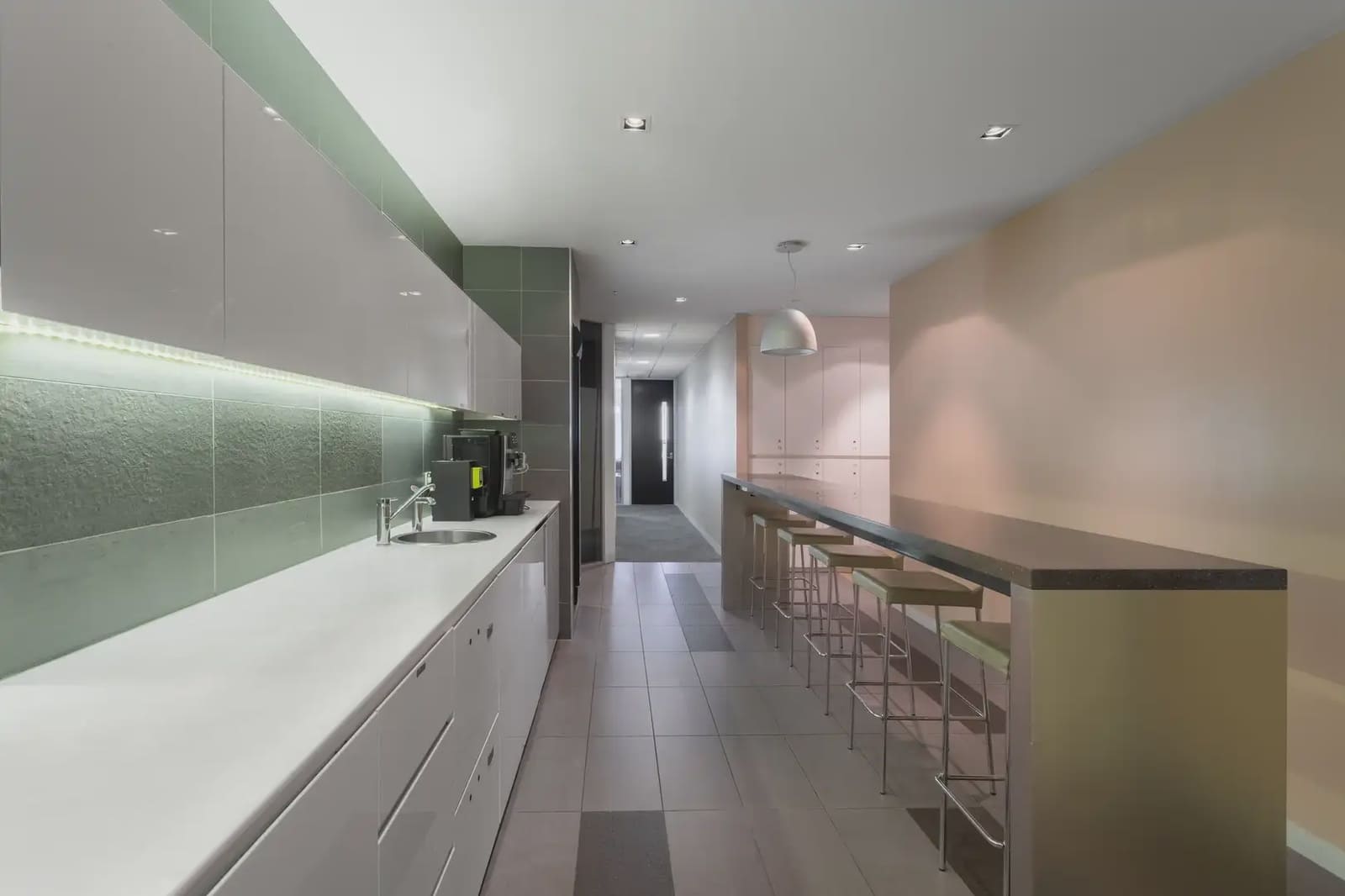 Kontor att hyra i Cornella de Llobregat med garage - 2 968 € (Ref: 9809939)