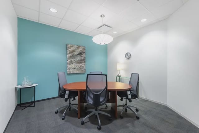 Kontor til leie i Cornellà de Llobregat med garasje - € 2 159 (Ref: 9809943)