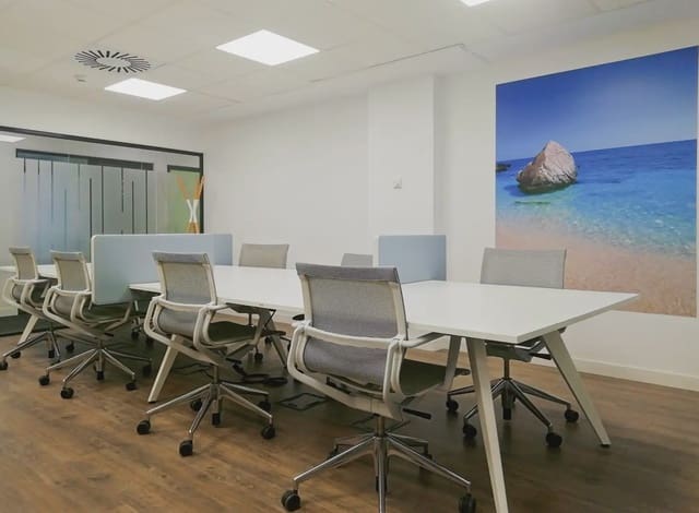 Biuro do wynajęcia w Santa María de Gracia, Miasto Murcja z garażem - 479 € (Ref: 9809954)